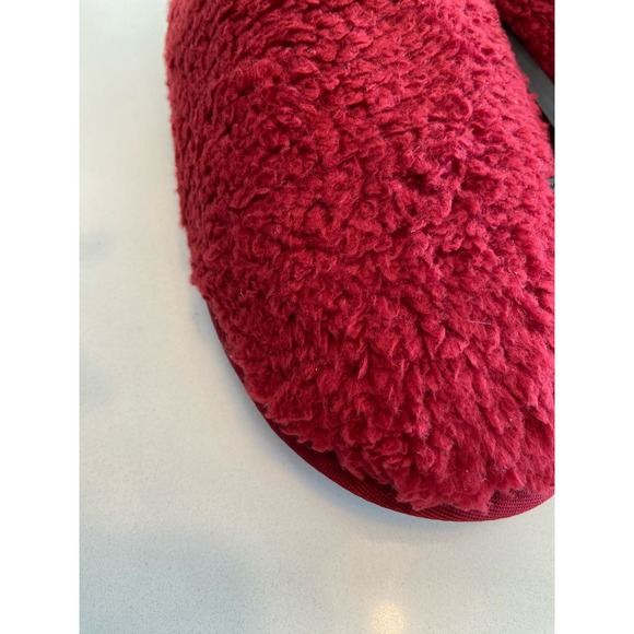 "Sonoma Red Fuzzy Slippers - Comfort Cushion, Size Medium (7-8)" - Picture 6 of 6
